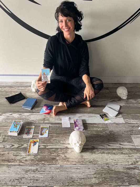 How to read tarot